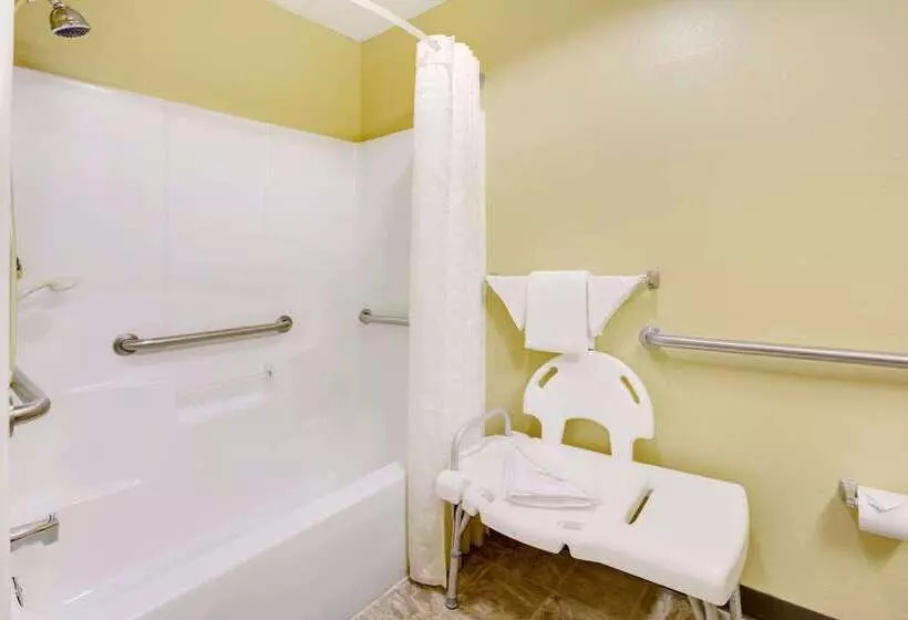 モーテル Super 8 By Wyndham Salisbury