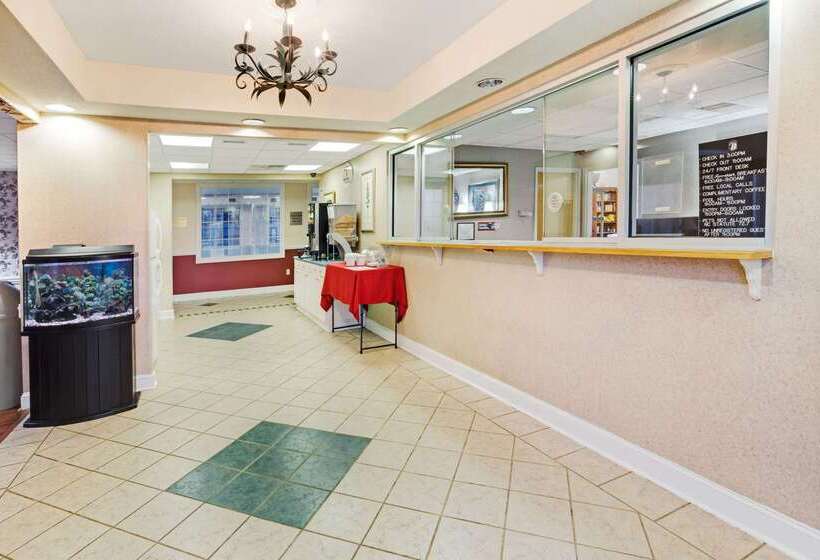 فندق على الطريق Super 8 By Wyndham Salisbury