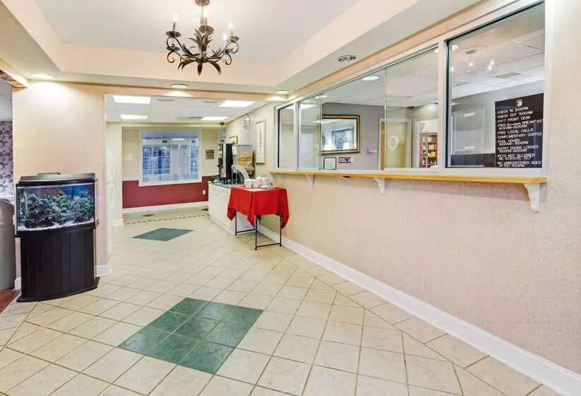 モーテル Super 8 By Wyndham Salisbury