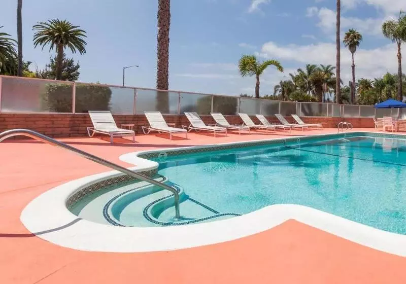 فندق على الطريق Super 8 By Wyndham Santa Barbara/goleta