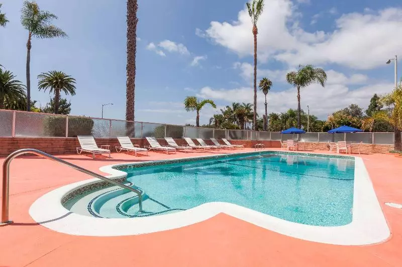 فندق على الطريق Super 8 By Wyndham Santa Barbara/goleta