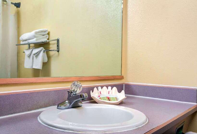 فندق على الطريق Super 8 By Wyndham Santa Cruz/beach Boardwalk East