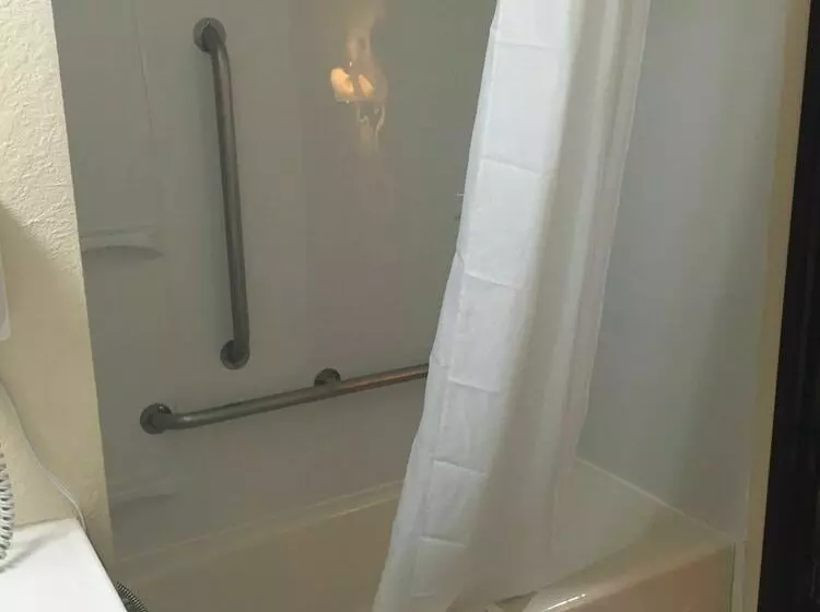 מוטל Super 8 By Wyndham Grand Forks