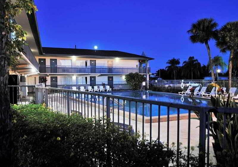 Мотель Super 8 By Wyndham Kissimmee