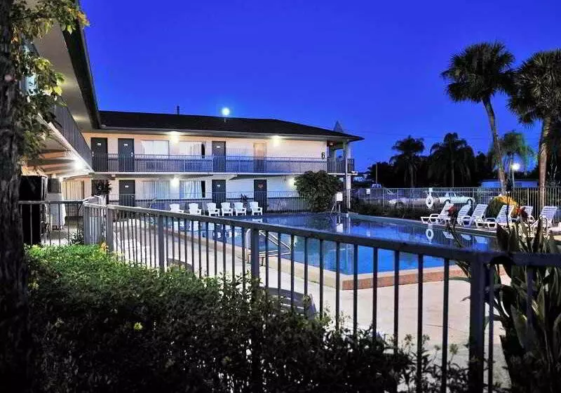 모텔 Super 8 By Wyndham Kissimmee