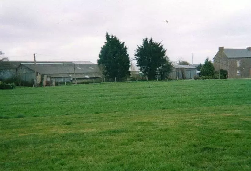 Aamiaismajoitus (B&B) Chambres D Hotes Les Champs Queneux