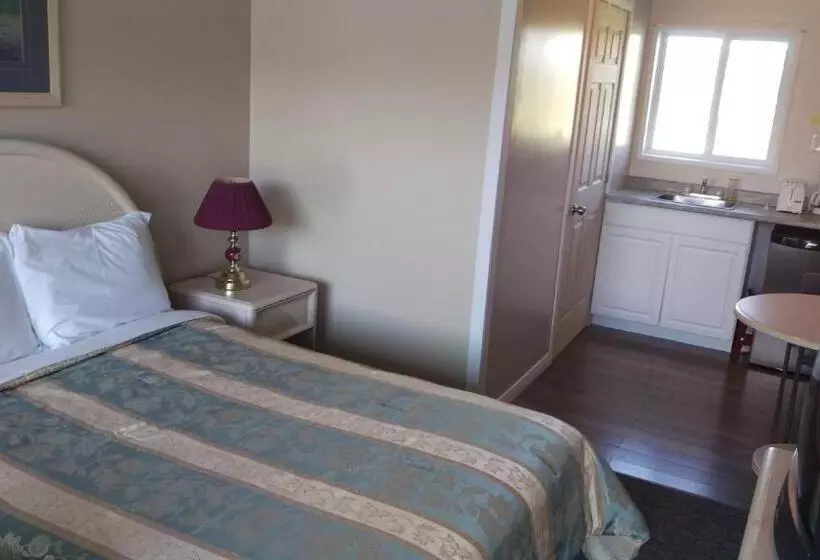 Bay Lake Inn   Frontiersman Motel