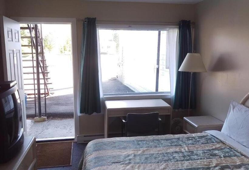 Bay Lake Inn   Frontiersman Motel