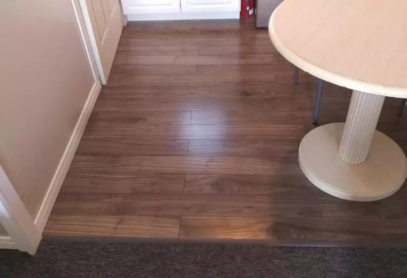 Bay Lake Inn   Frontiersman Motel