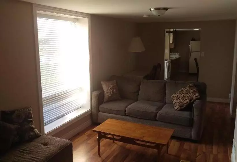 Bay Lake Inn   Frontiersman Motel