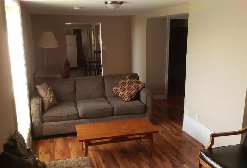 Bay Lake Inn   Frontiersman Motel