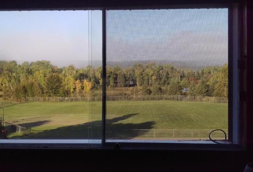 Bay Lake Inn   Frontiersman Motel