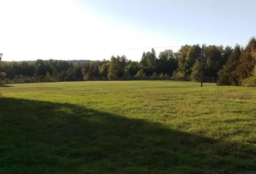 Bay Lake Inn   Frontiersman Motel