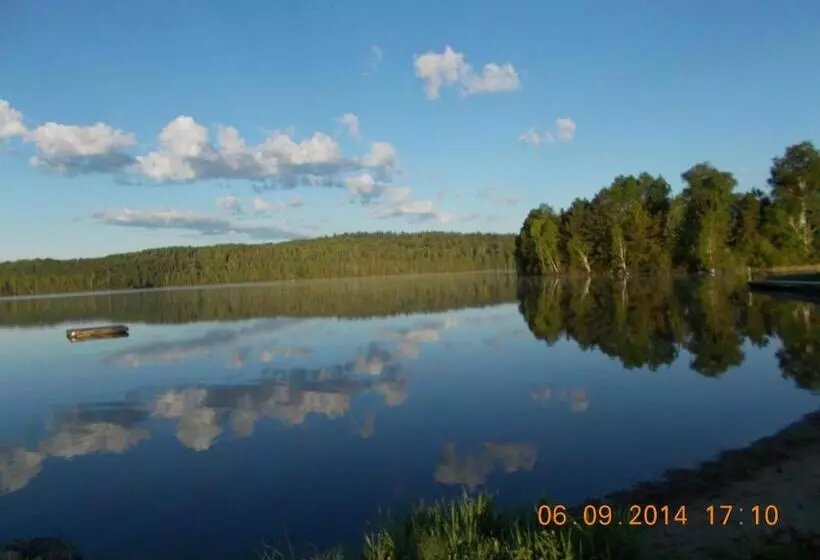 Bay Lake Inn   Frontiersman Motel