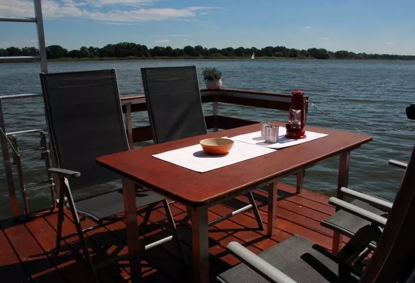 ホテル Hausboot Kützkow Am Havelsee