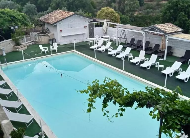 Maaseutuhotelli Agriturismo Al Passaggio Di Pirro