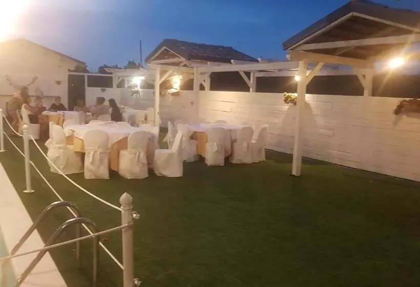 Maaseutuhotelli Agriturismo Al Passaggio Di Pirro