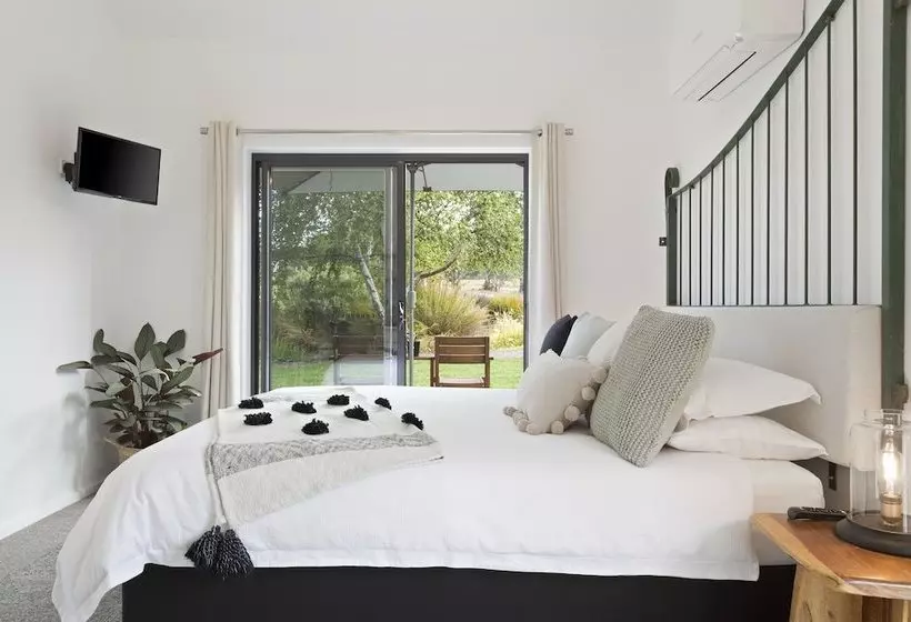 Loira Vines Hideaway