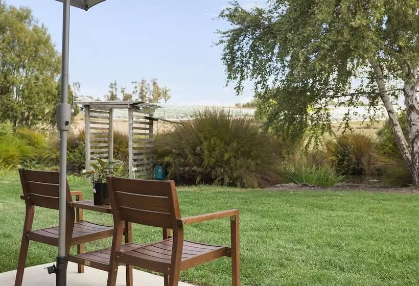 Loira Vines Hideaway
