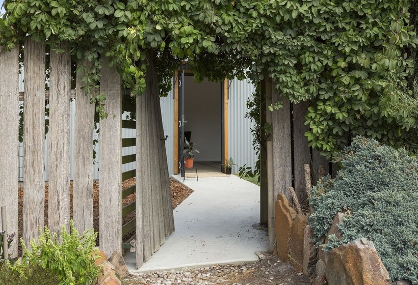 Loira Vines Hideaway