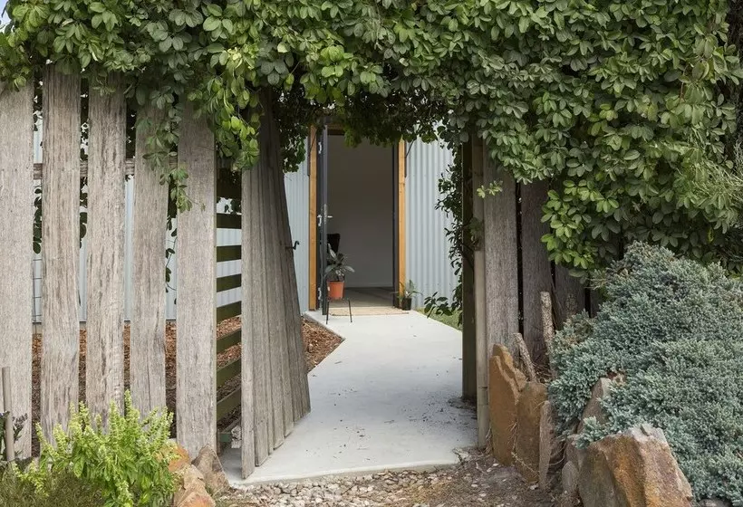 Loira Vines Hideaway