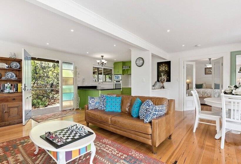 Margies On Mt Franklin