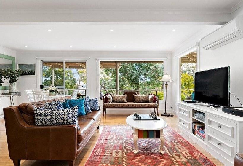 Margies On Mt Franklin