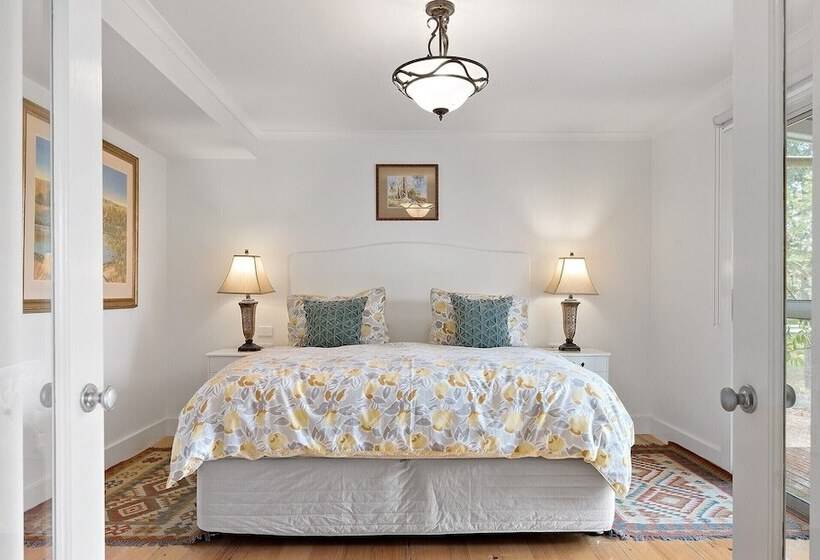 Margies On Mt Franklin