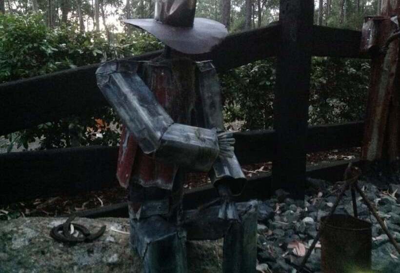 Mistinthegumtrees Eco Luxury Cabins