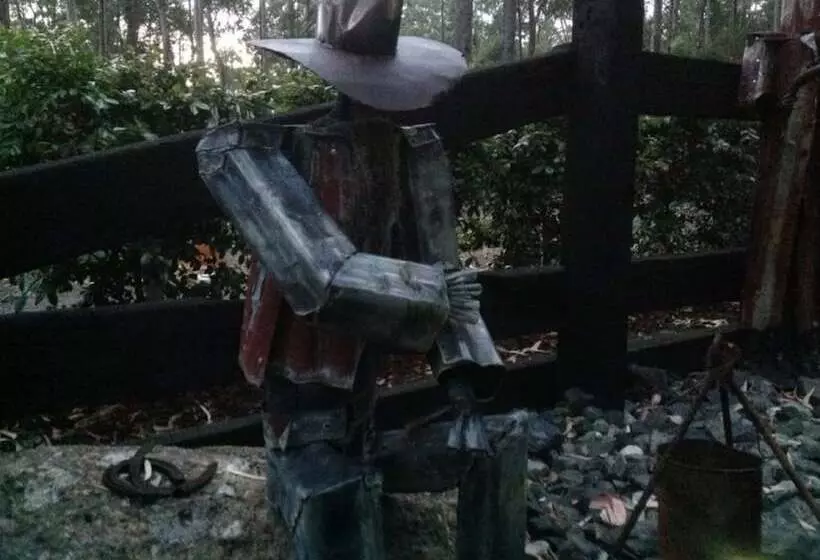 Mistinthegumtrees Eco Luxury Cabins