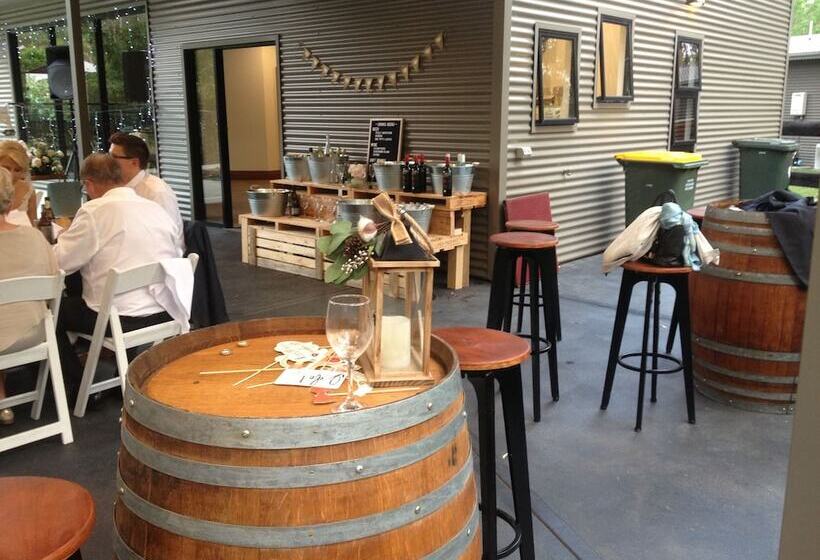 Mistinthegumtrees Eco Luxury Cabins