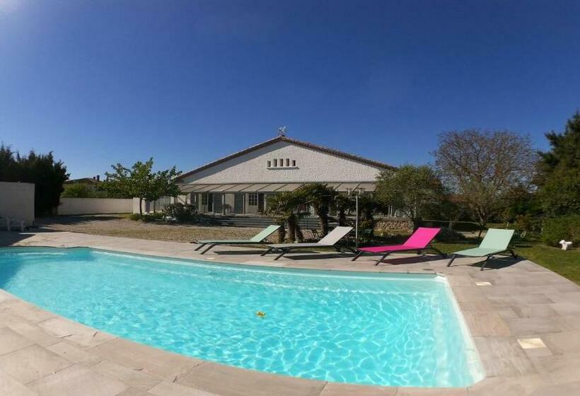 ベッドアンドブレックファースト Aux Belles Vacances   Adults Only