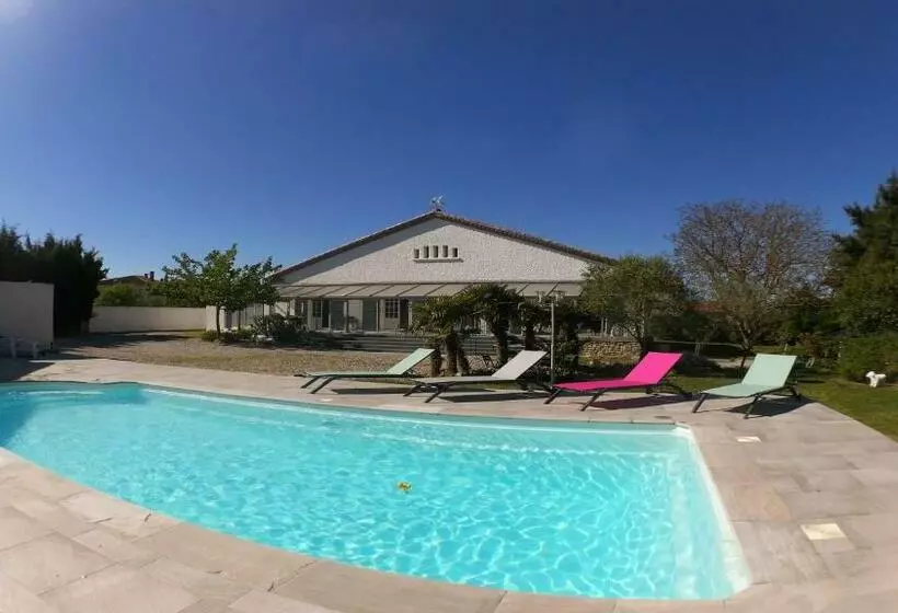 Aamiaismajoitus (B&B) Aux Belles Vacances   Adults Only