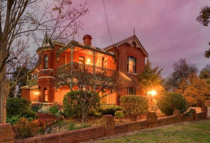 Bed and Breakfast Grenfell Hall