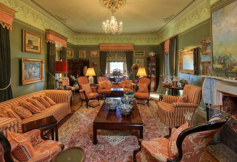 Bed and Breakfast Grenfell Hall