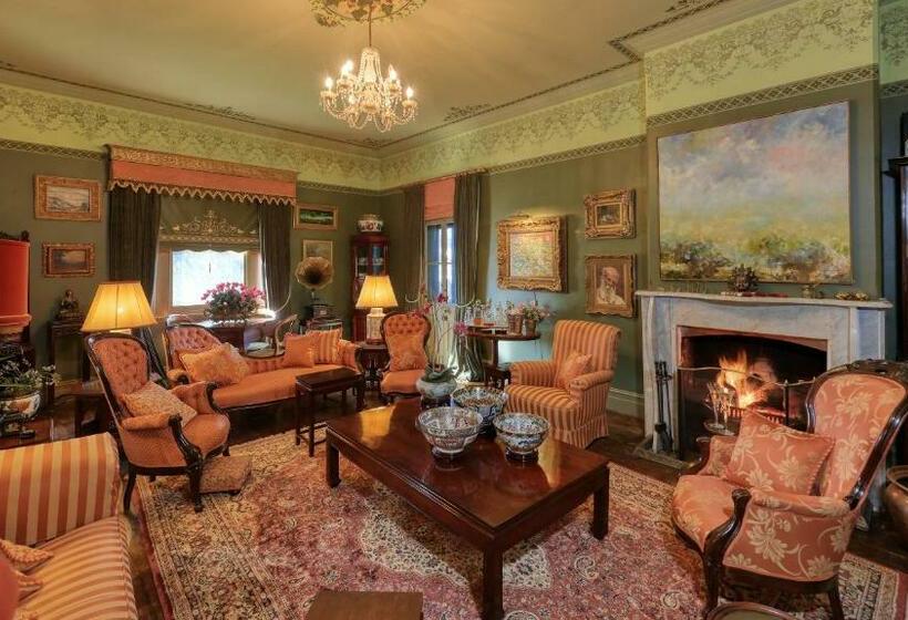 Bed and Breakfast Grenfell Hall