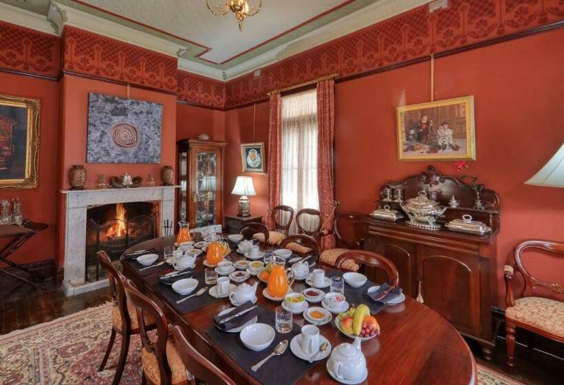 Bed and Breakfast Grenfell Hall