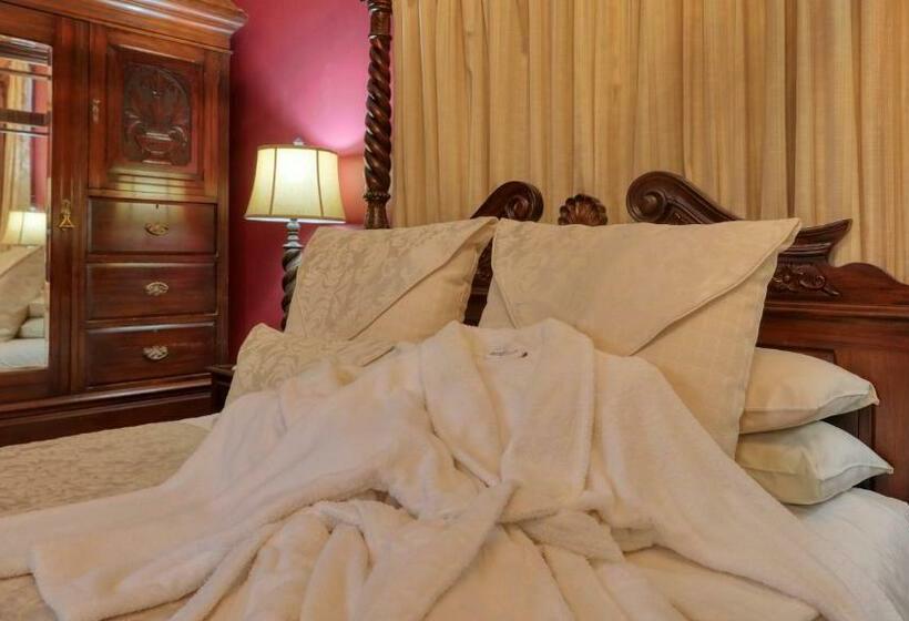 Bed and Breakfast Grenfell Hall