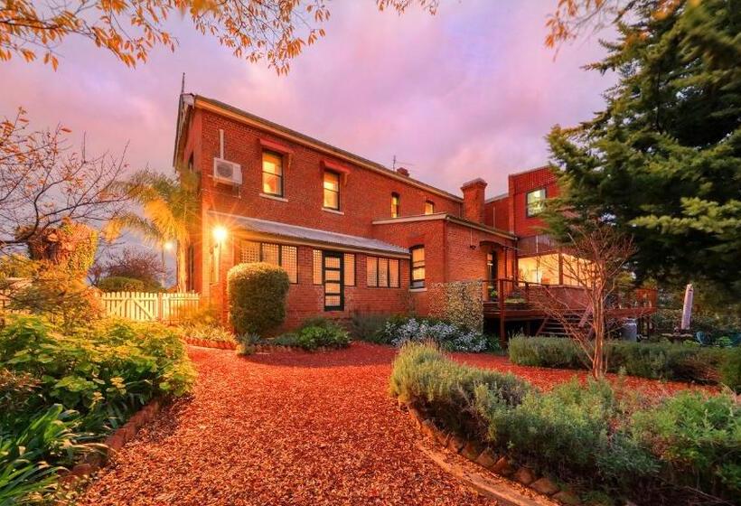 Bed and Breakfast Grenfell Hall