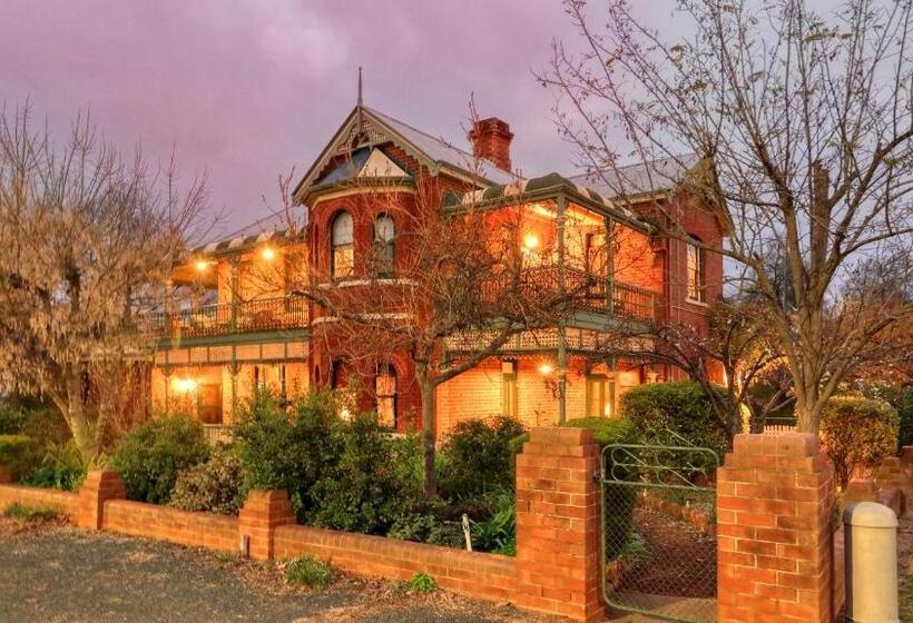 Bed and Breakfast Grenfell Hall