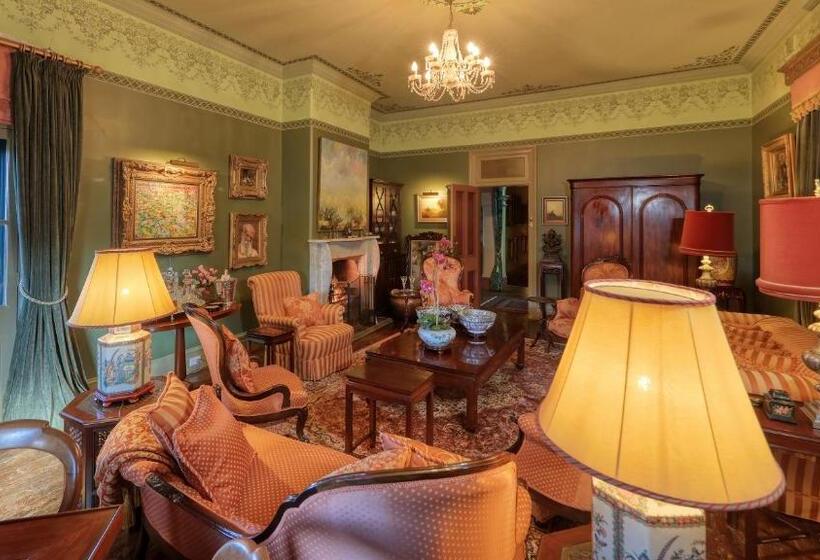 Bed and Breakfast Grenfell Hall