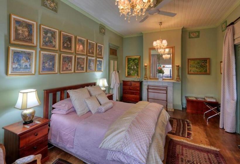 Bed and Breakfast Grenfell Hall