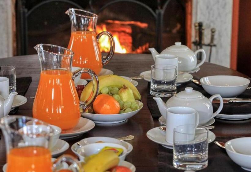 Bed and Breakfast Grenfell Hall