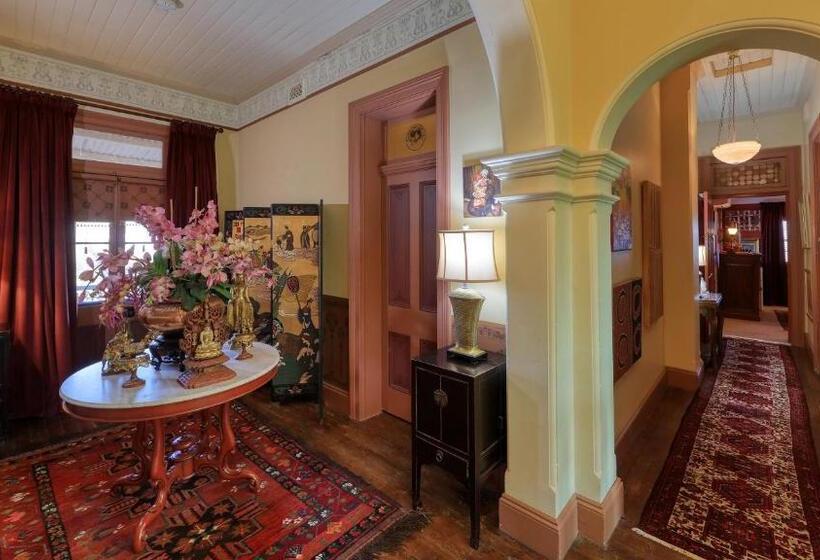 Bed and Breakfast Grenfell Hall