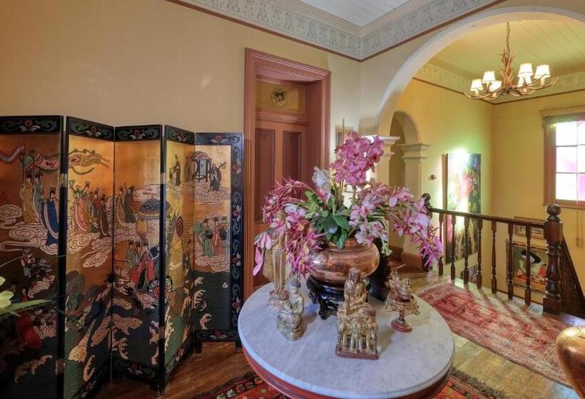 Bed and Breakfast Grenfell Hall