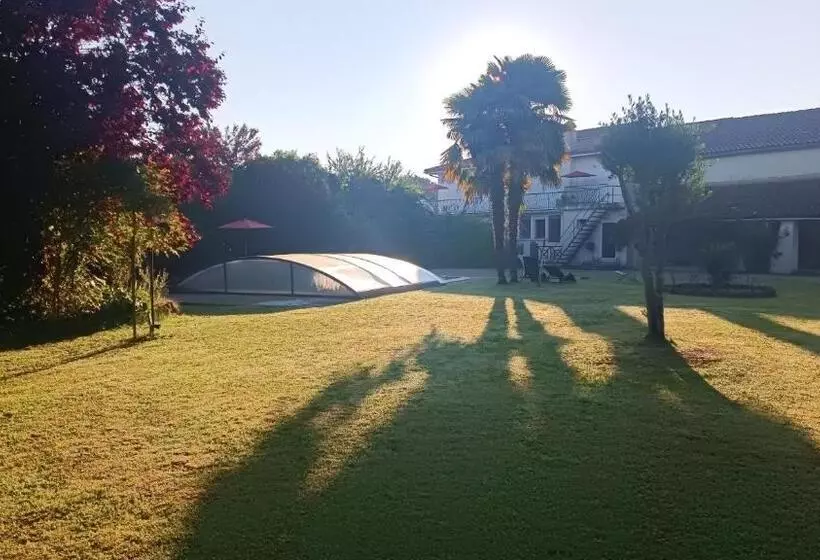 Aamiaismajoitus (B&B) Relais De La Tour