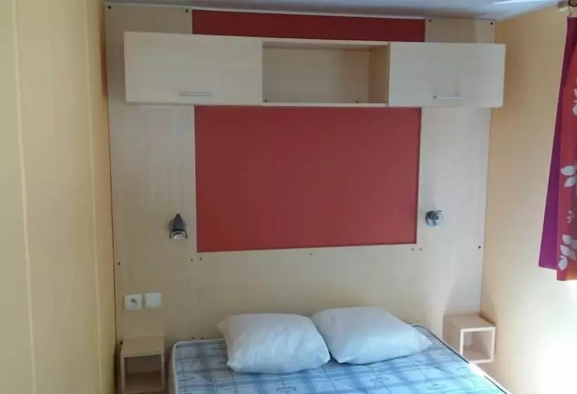 Hotelli Camping Les Bois De Mont Redon