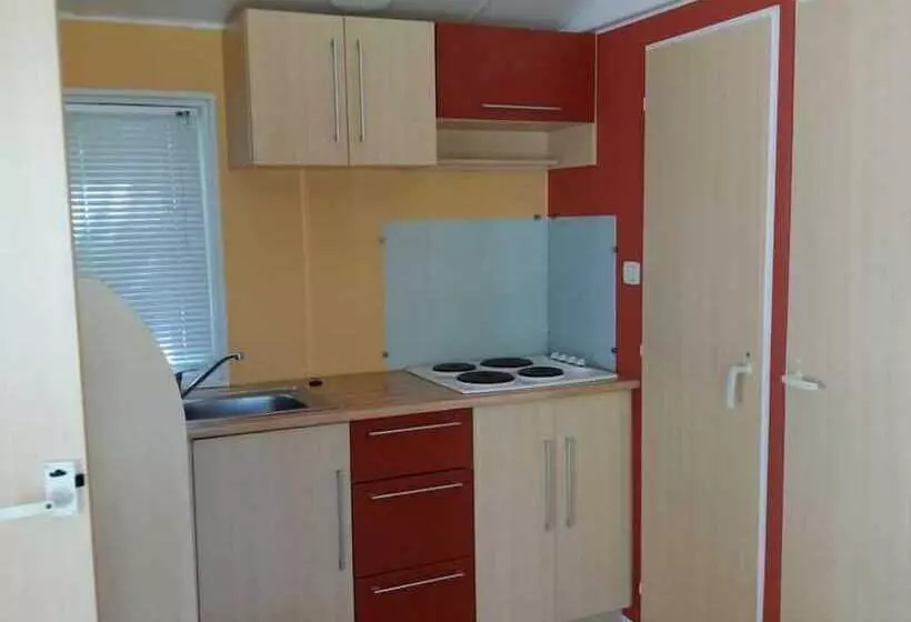 Hotelli Camping Les Bois De Mont Redon