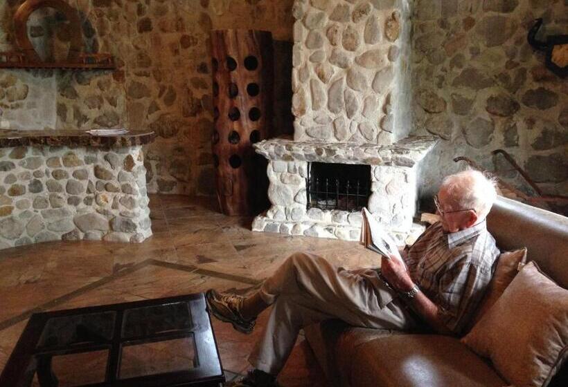 בית מלון כפרי Malekus Mountain Lodge