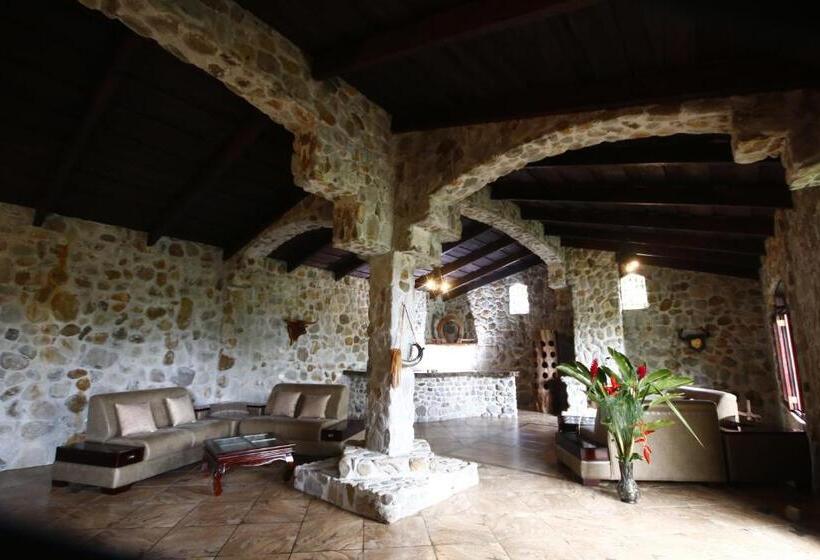 בית מלון כפרי Malekus Mountain Lodge